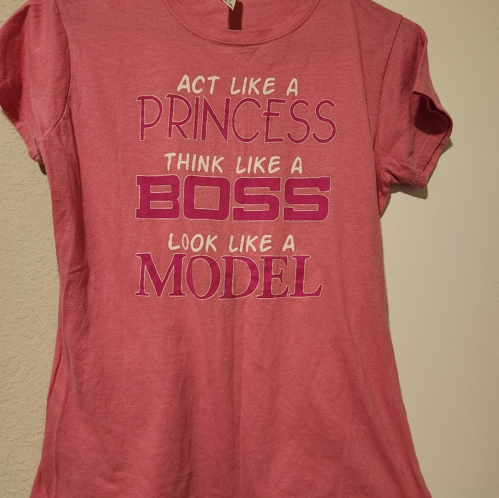Women's Guildan pink short sleeve tshirt. Size XL